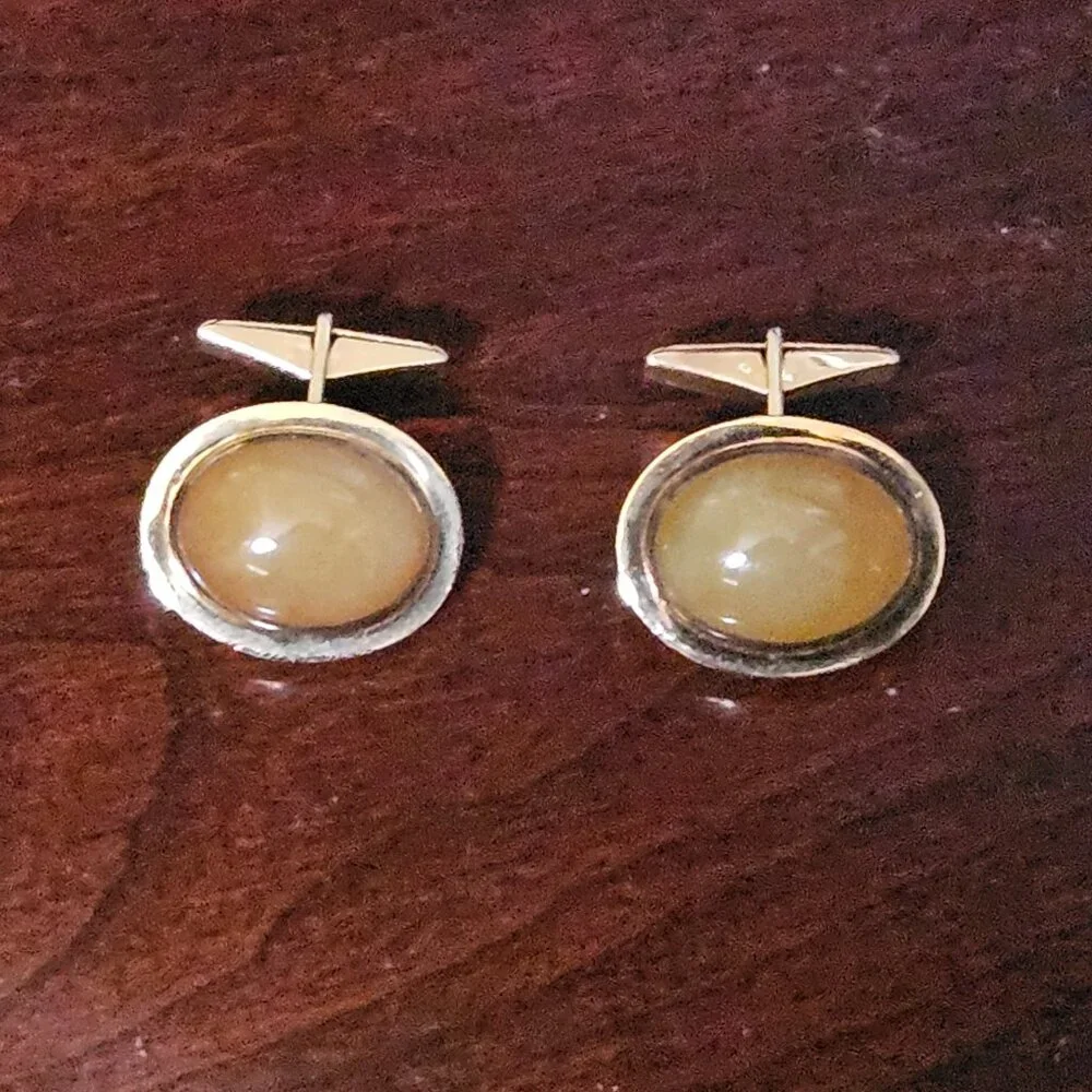 RARE SIGNED VINTAGE ESTATE GUMPS OVAL YELLOW JADE CABOCHON 14K GOLD CUFFLINKS